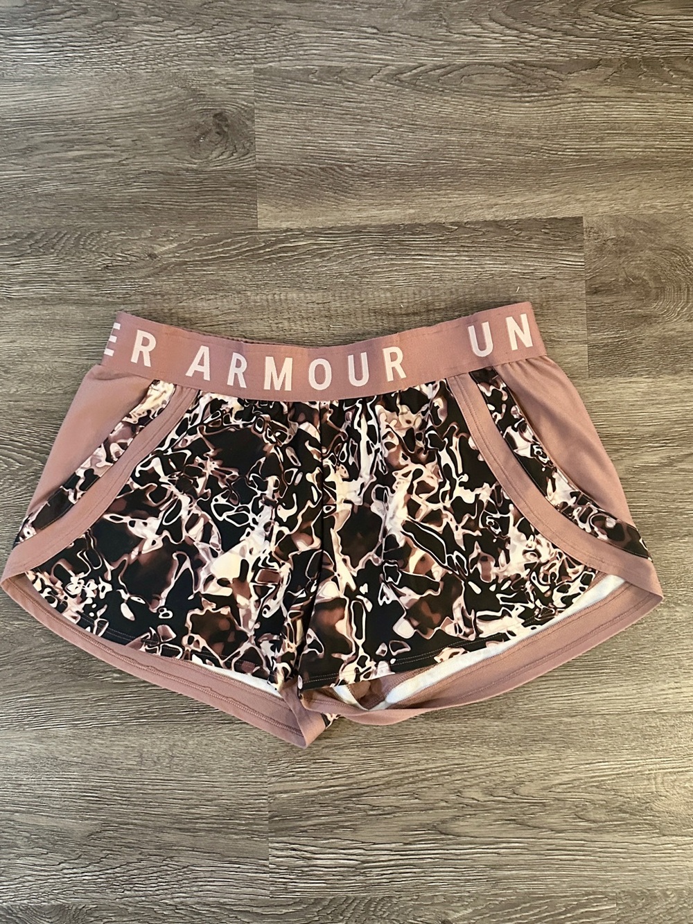 Under Armour HeatGear Mauve Printed Running Shorts Size Large